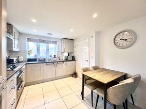 Dining Kitchen- click for photo gallery